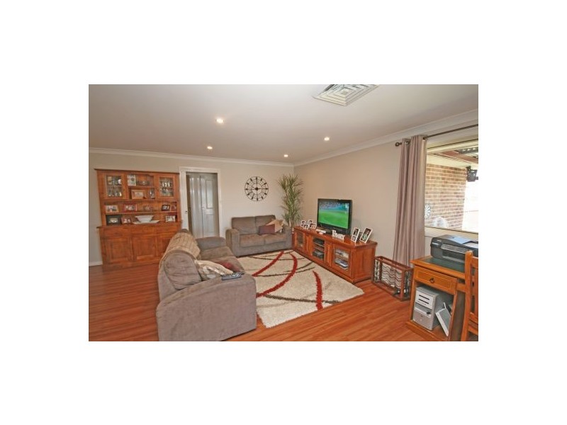 98 Glengarvin Drive, Tamworth NSW 2340