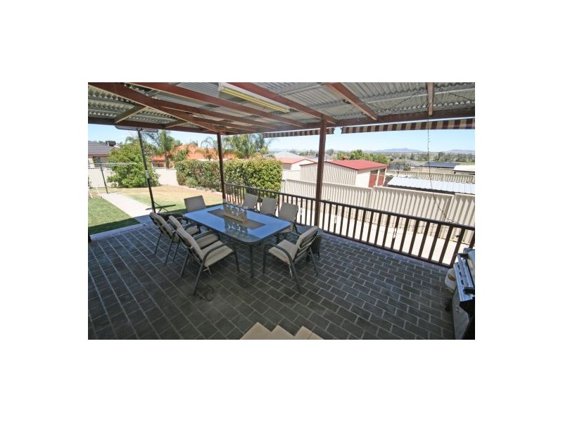 98 Glengarvin Drive, Tamworth NSW 2340