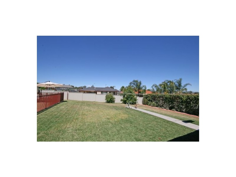 98 Glengarvin Drive, Tamworth NSW 2340