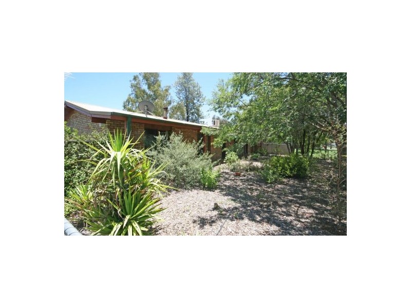 11 Lawson Place, Tamworth NSW 2340