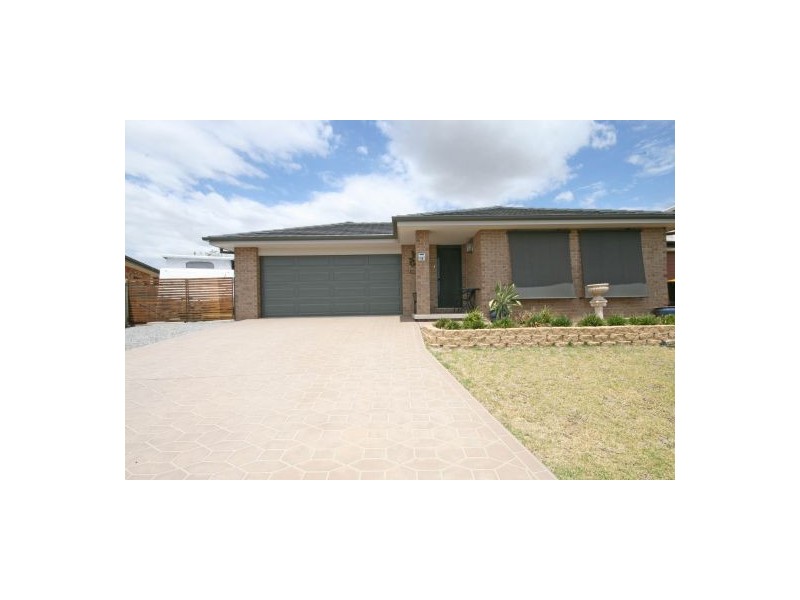 16 Emu Close, Tamworth NSW 2340