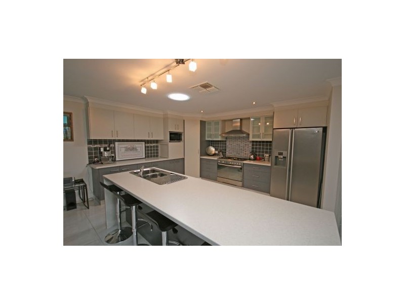 16 Emu Close, Tamworth NSW 2340