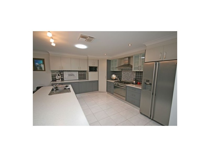 16 Emu Close, Tamworth NSW 2340