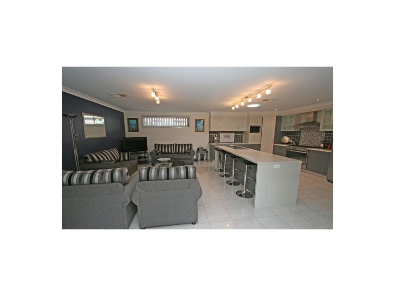 16 Emu Close, Tamworth NSW 2340