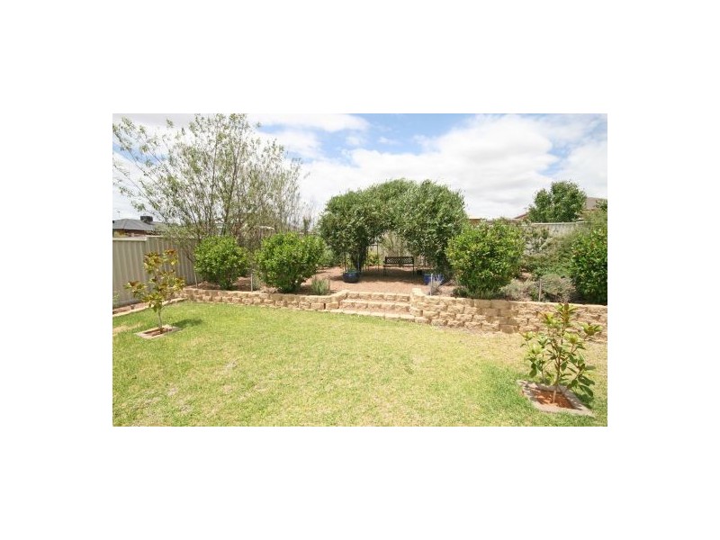 16 Emu Close, Tamworth NSW 2340