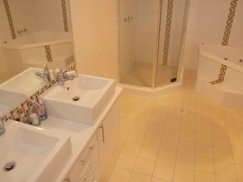 Hillcrest QLD 4118