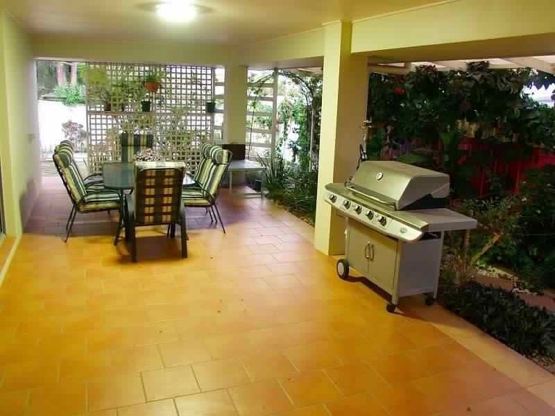 Hillcrest QLD 4118