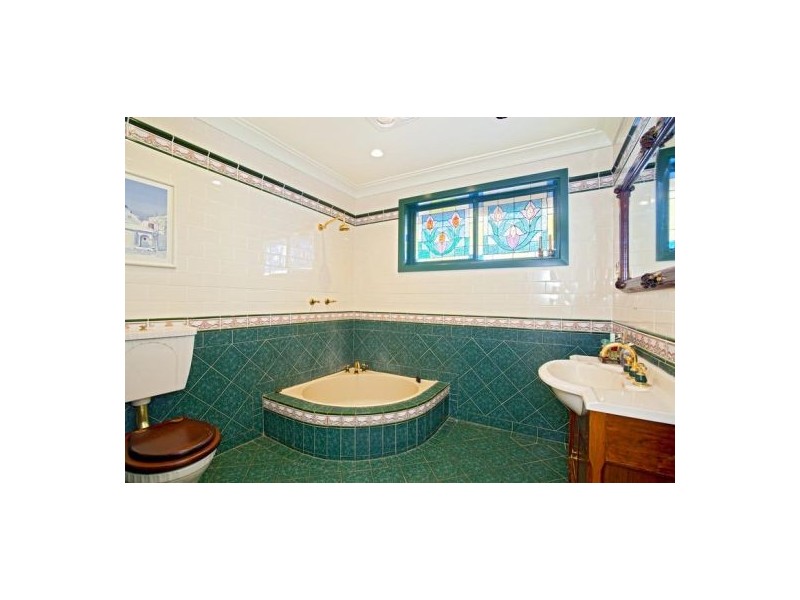 2 Cliffbrook Crescent, Leonay NSW 2750