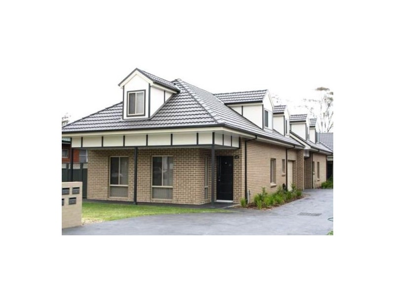 2/27 Eton Road, Penrith NSW 2750