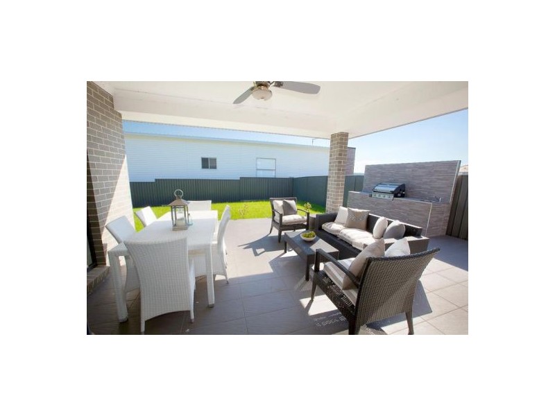 6 Glenmore Ridge Dr, Glenmore Park NSW 2745