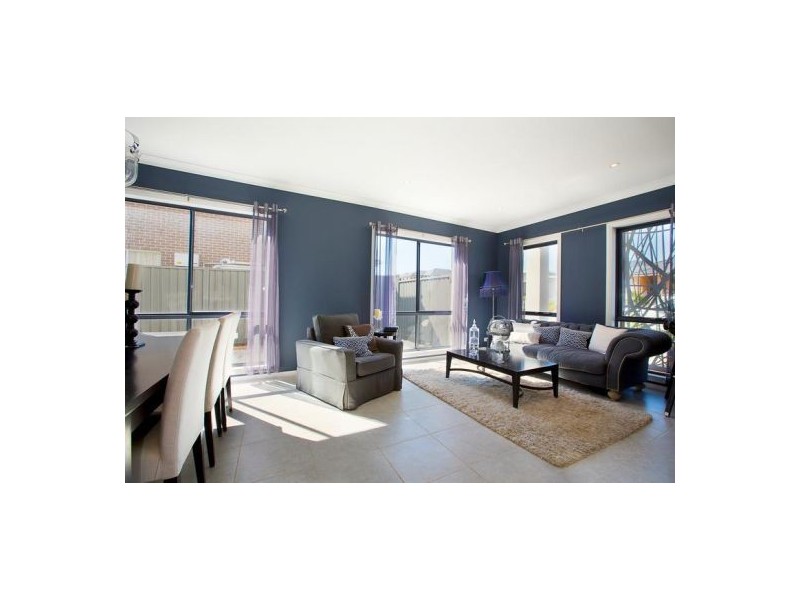 6 Glenmore Ridge Dr, Glenmore Park NSW 2745