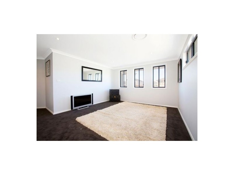 6 Glenmore Ridge Dr, Glenmore Park NSW 2745