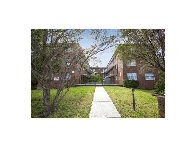 2/9-11 Santley Crescent, Kingswood NSW 2747