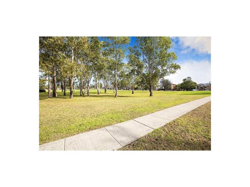 2/9-11 Santley Crescent, Kingswood NSW 2747