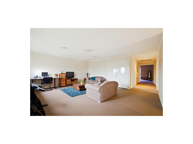 8 Kittiwake Pl, Cranebrook NSW 2749