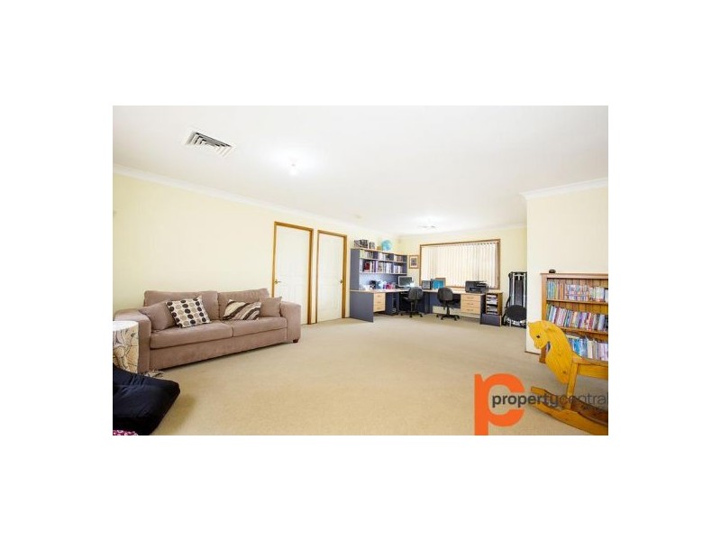 4 Hawkins Avenue, Luddenham NSW 2745