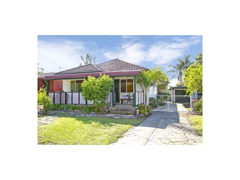 8 Lincoln Drive, Cambridge Park NSW 2747