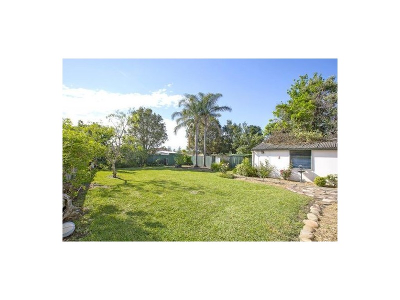 8 Lincoln Drive, Cambridge Park NSW 2747