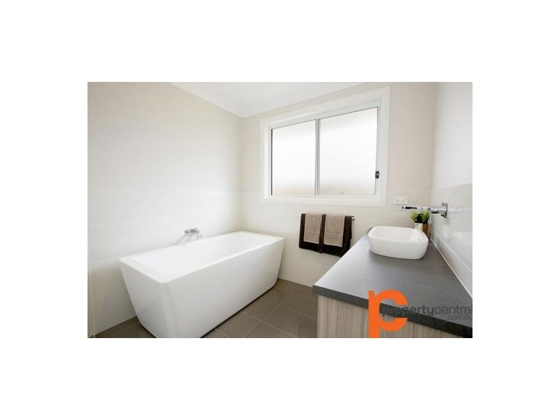 6 Highdale Terrace, Glenmore Park NSW 2745