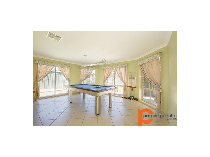 10 Woburn Place, Glenmore Park NSW 2745