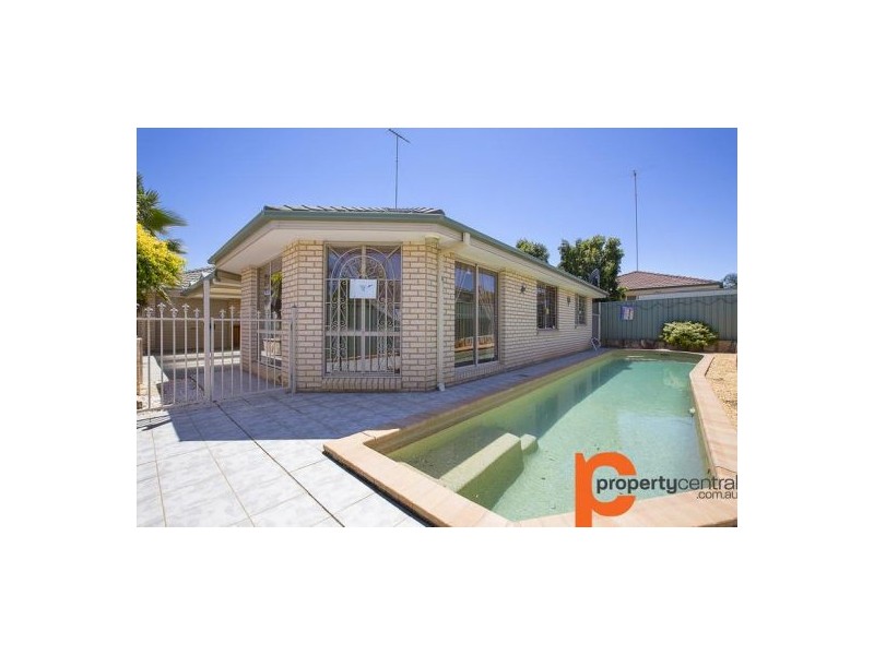 10 Woburn Place, Glenmore Park NSW 2745