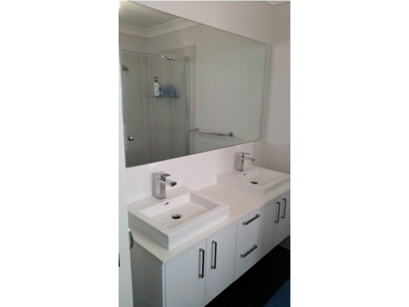 18 Ewan James Drive, Glenmore Park NSW 2745