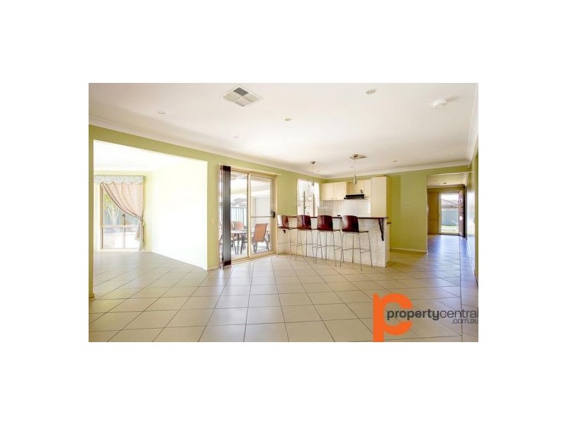 10 Woburn Place, Glenmore Park NSW 2745