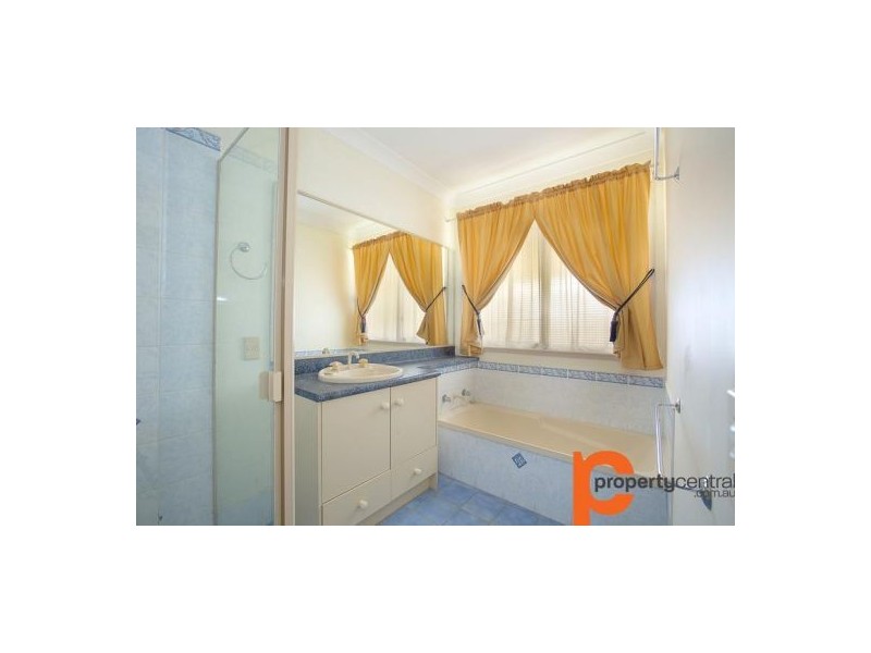 10 Woburn Place, Glenmore Park NSW 2745