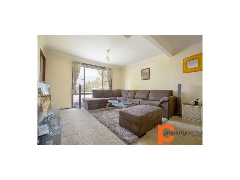 18 Balmoral Drive, Cambridge Park NSW 2747