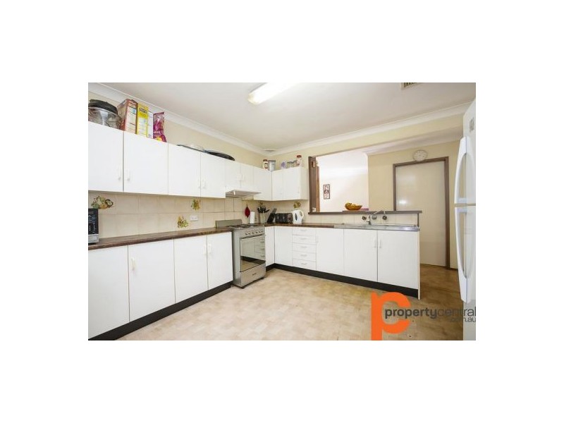 18 Balmoral Drive, Cambridge Park NSW 2747