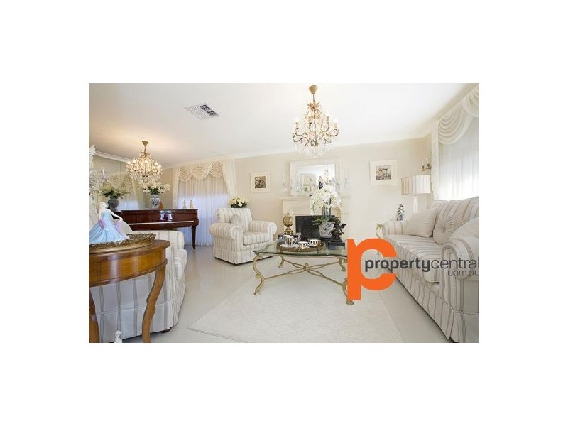 18 School House Road, Glenmore Park NSW 2745