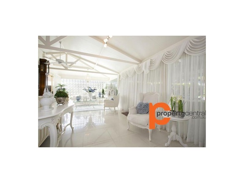 18 School House Road, Glenmore Park NSW 2745