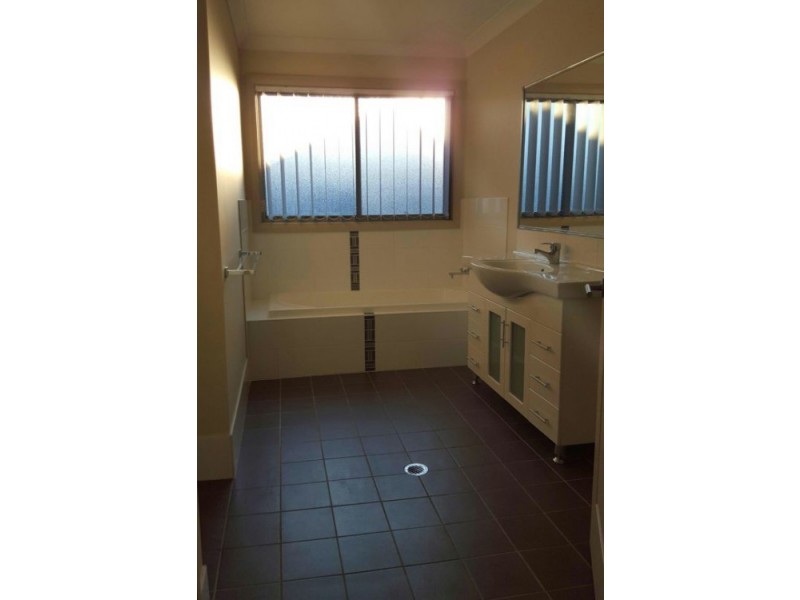 2/27 Eton Road, Cambridge Park NSW 2747