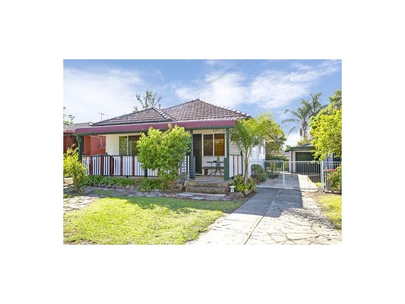 8 Lincoln Drive, Cambridge Park NSW 2747