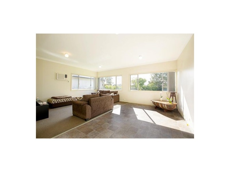 8 Lincoln Drive, Cambridge Park NSW 2747