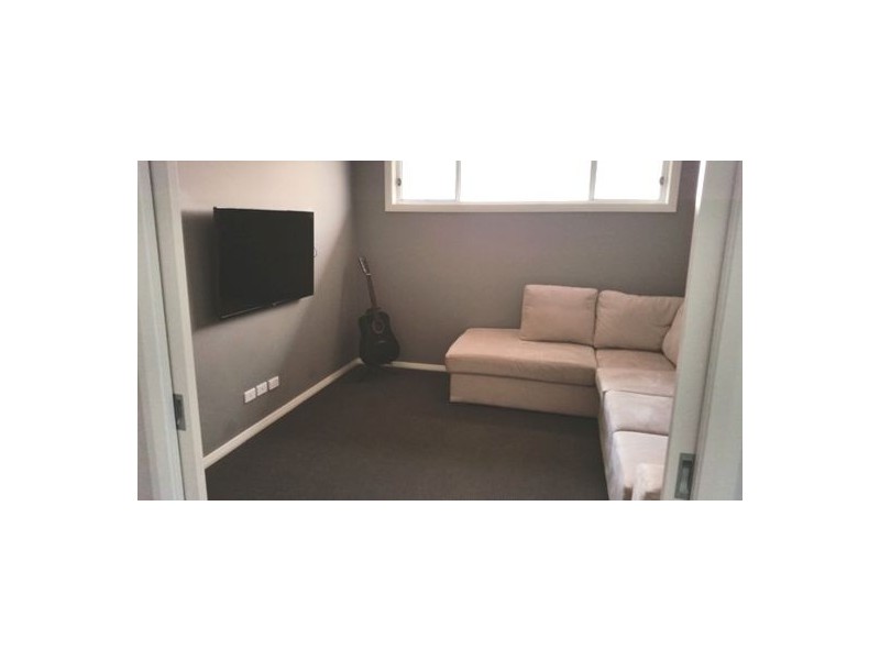 18 Ewan James Drive, Glenmore Park NSW 2745