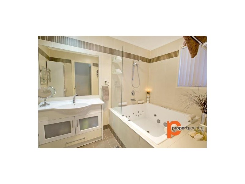 2 Summercrop Place, Werrington Downs NSW 2747