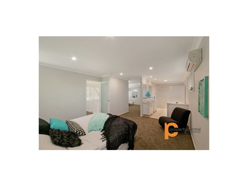 33 Valleyview Crescent, Werrington Downs NSW 2747