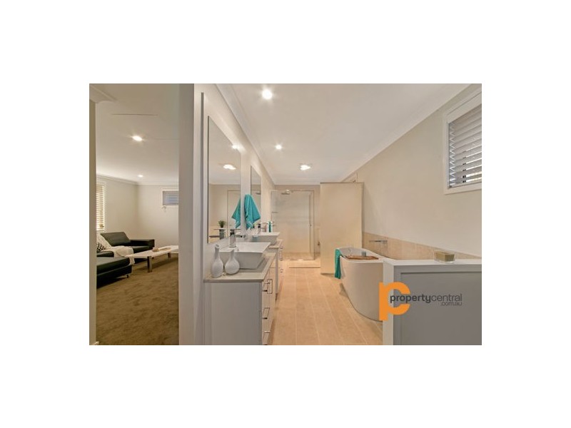 33 Valleyview Crescent, Werrington Downs NSW 2747