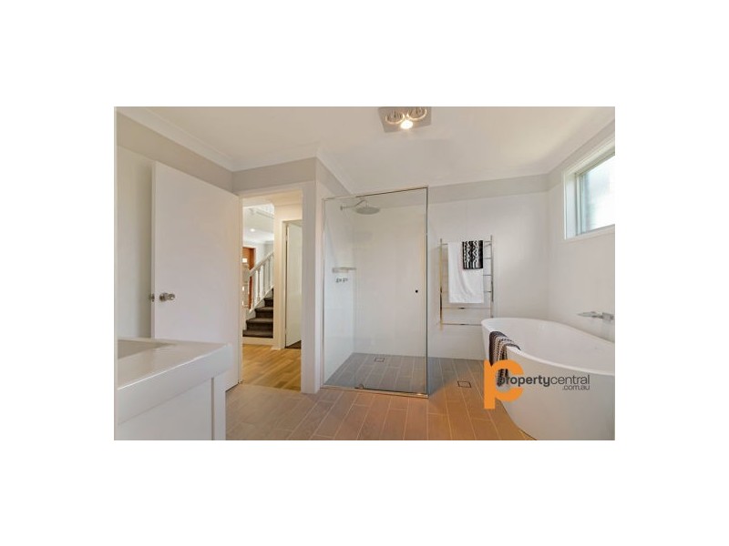 33 Valleyview Crescent, Werrington Downs NSW 2747