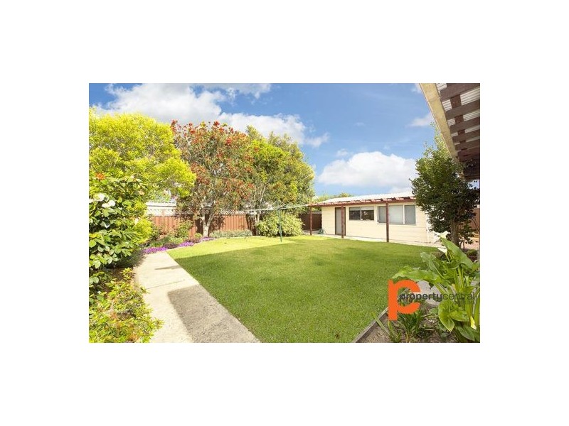 18 Robyn Avenue, South Penrith NSW 2750