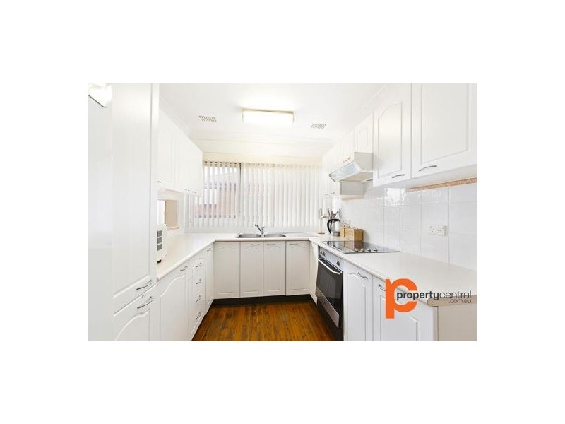 18 Robyn Avenue, South Penrith NSW 2750