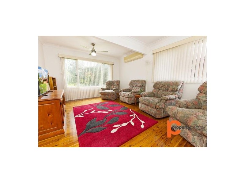 18 Robyn Avenue, South Penrith NSW 2750