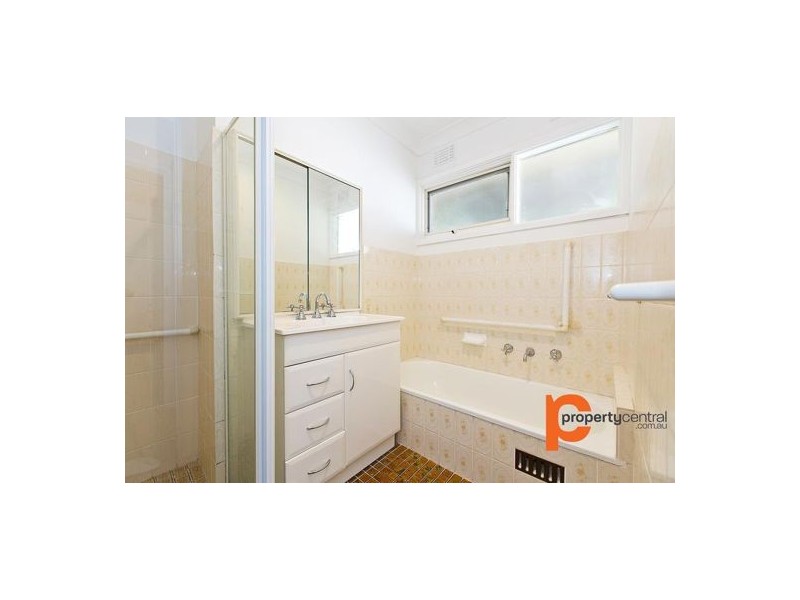 18 Robyn Avenue, South Penrith NSW 2750