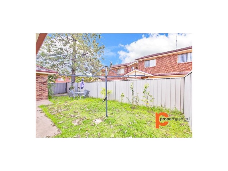 2/41 Bringelly Road, Kingswood NSW 2747