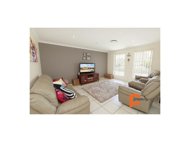 13 Branksome Way, Glenmore Park NSW 2745