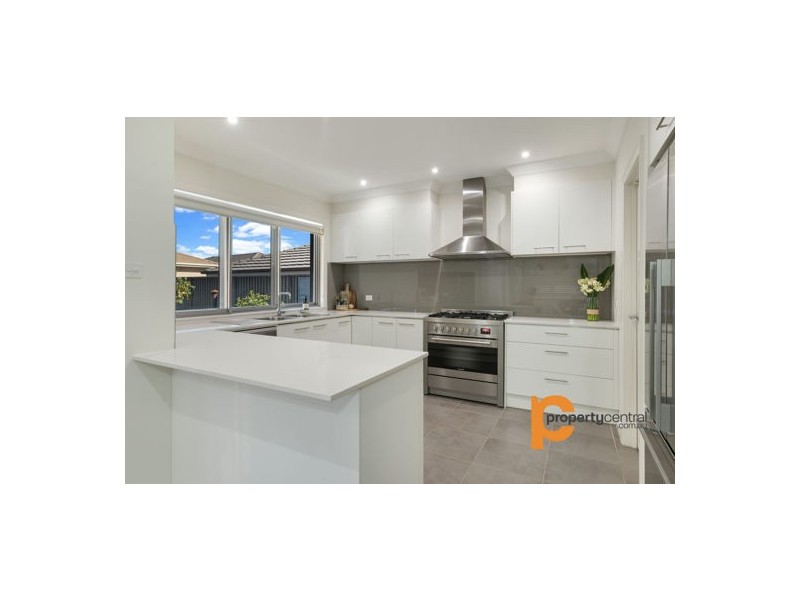10 Blue View Terrace, Glenmore Park NSW 2745