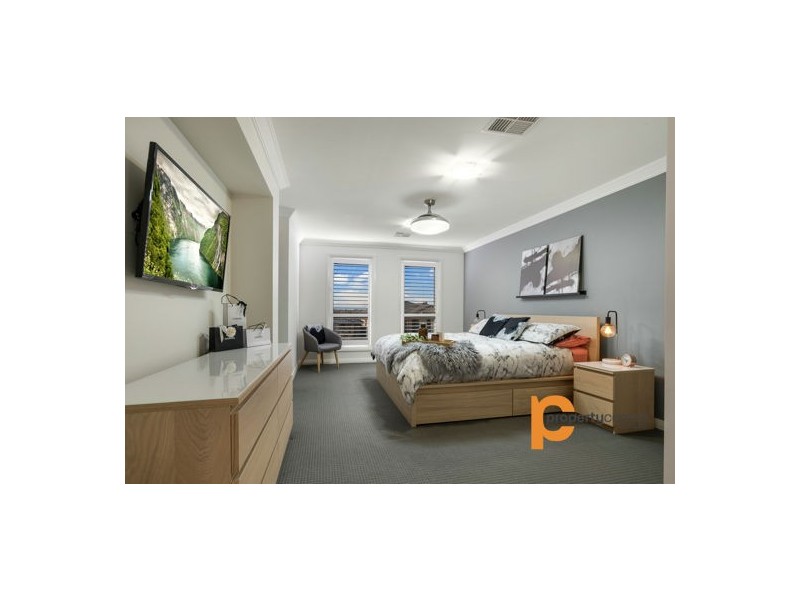 10 Blue View Terrace, Glenmore Park NSW 2745
