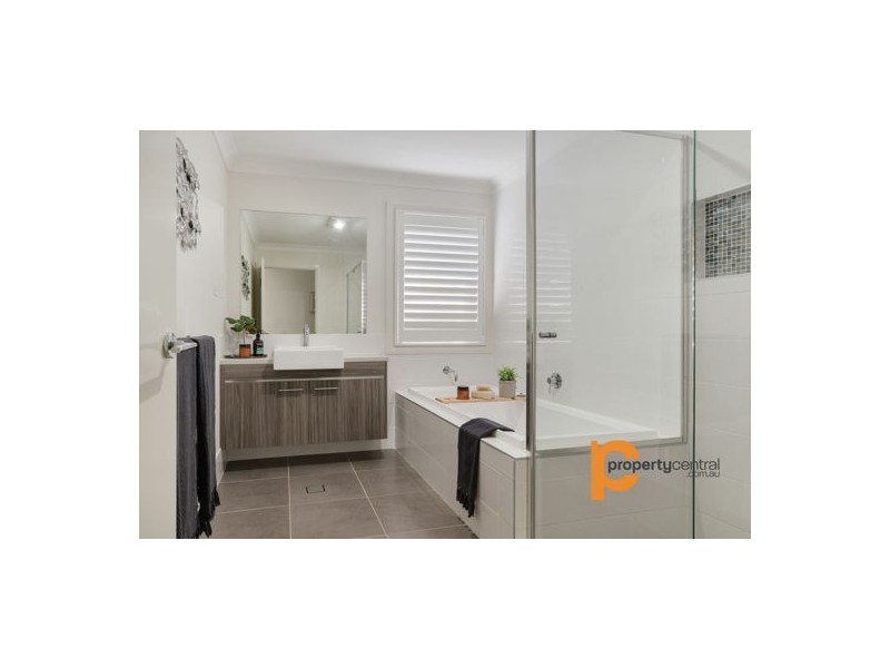 10 Blue View Terrace, Glenmore Park NSW 2745