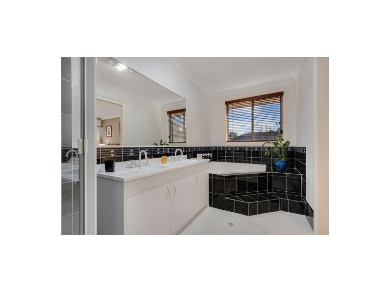 70 Glengarry Drive, Glenmore Park NSW 2745
